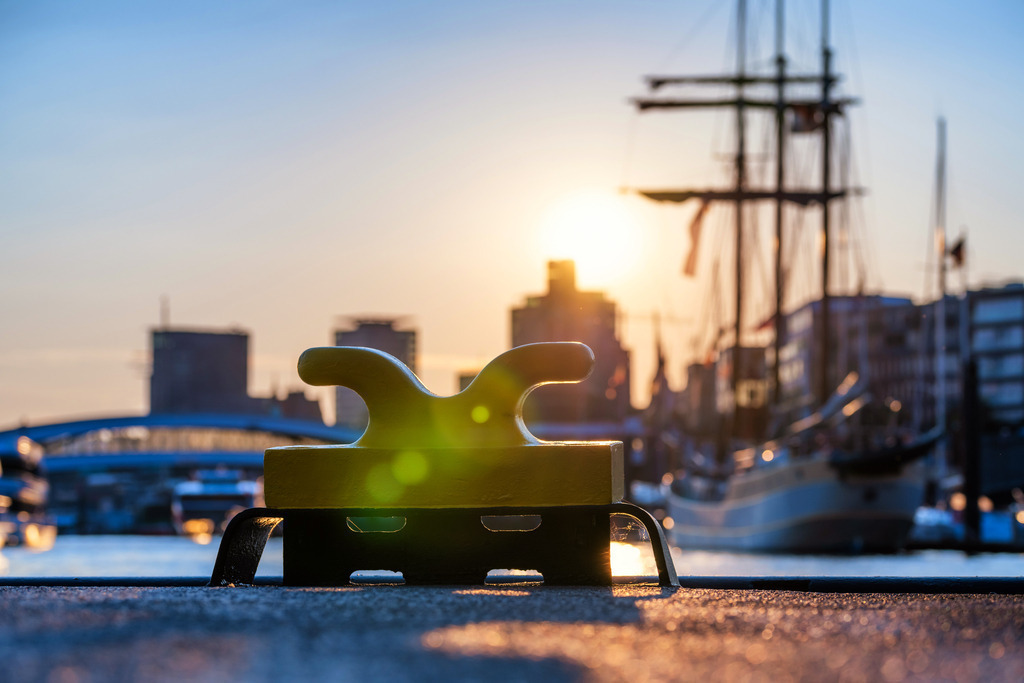 10230924 - Maritimes Licht | Tolle maritime Lichstimmung zum Abend im Hamburger Hafen.