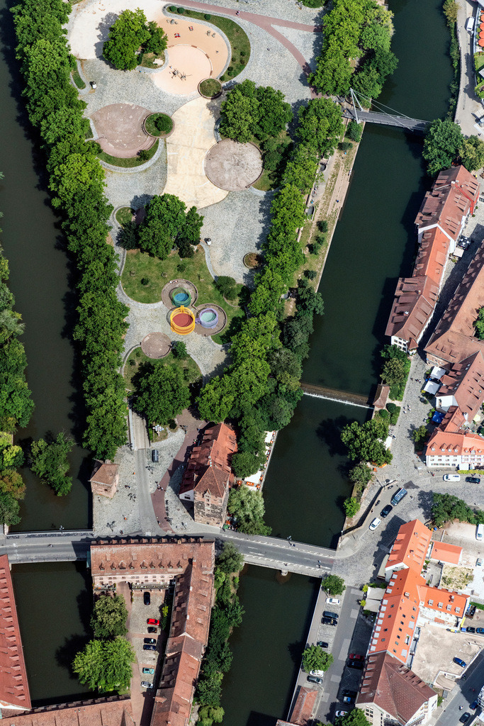 dr__0056891.jpg | NüRNBERG 13.07.2020 Insel Schütt am Ufer des Flußverlaufes der Pegnitz in Nürnberg im Bundesland Bayern, Deutschland. // Island schuett on the banks of the river course of Pegnitz in Nuremberg in the state Bavaria, Germany. Foto: Daniel Reiter