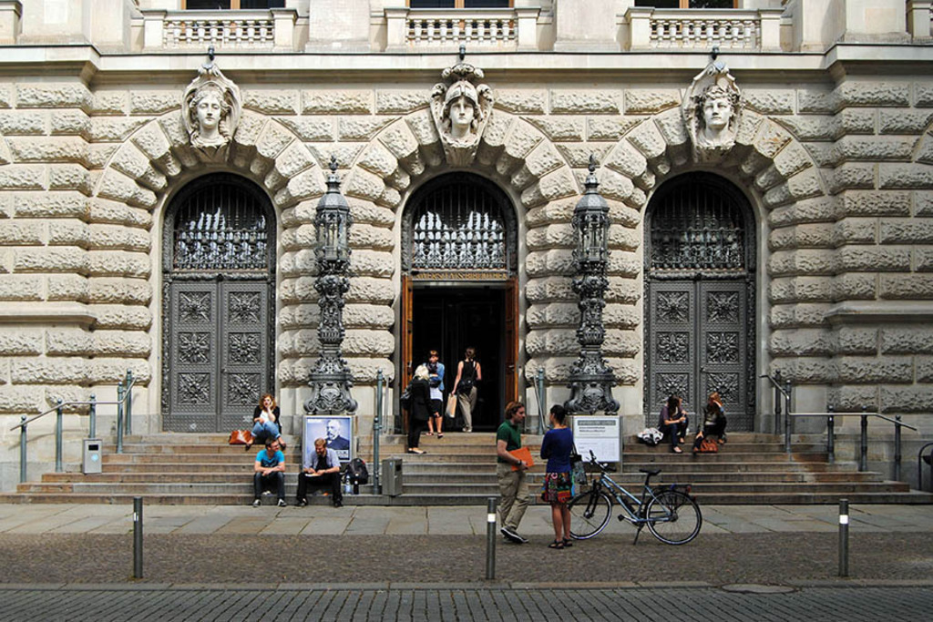 Foto: Leipzig - Universitätsbibliothek | Das Team hinter BILDLEXIKON LEIPZIG bündelt historische wie aktuelle Informationen über die Stadt Leipzig in Text und Bild auf einer Plattform und stellt diese der interessierten Öffentlichkeit zur Verfügung.