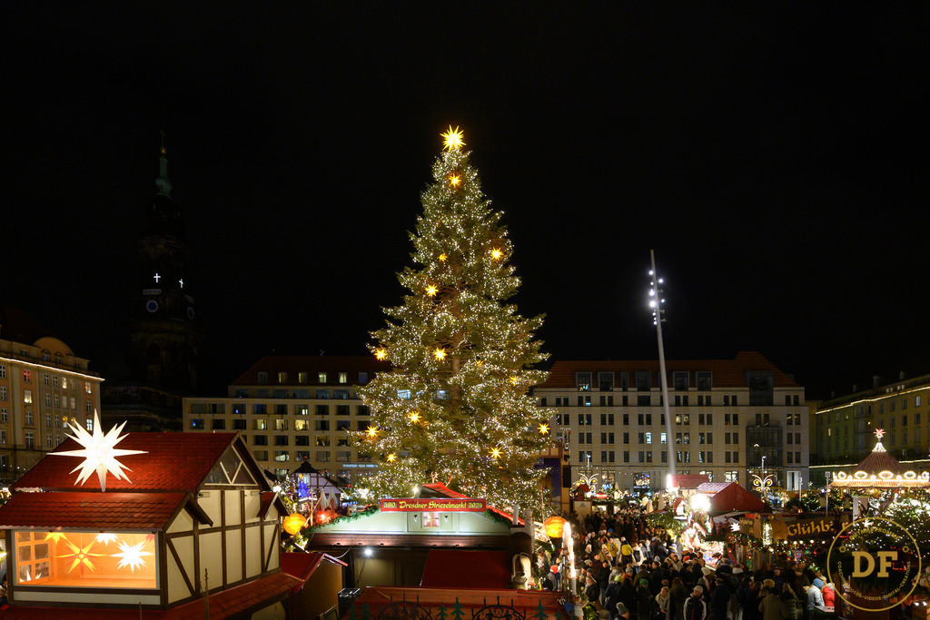 Striezelmarkt Dresden 10 | Geschenke, Wandbilder und Accessoires mit Motiven aus Dresden und anderen schönen Orten zur Verschönerung Deines zu Hauses und zum verschenken gewünscht? Wähle Deine Lieblingsbild auf dem Produkt Deiner Wahl. 