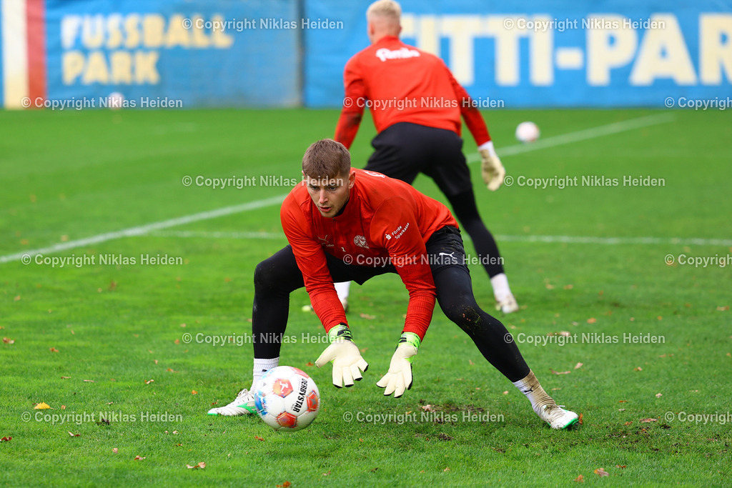 NH_HolsteinKiel_Training_22102025 | #1 Timon Weiner (Holstein Kiel)Fußball I Herren I Training I Saison 2025-2026 I Holstein Kiel I 22.10.2025 I Citti-Fußballpark