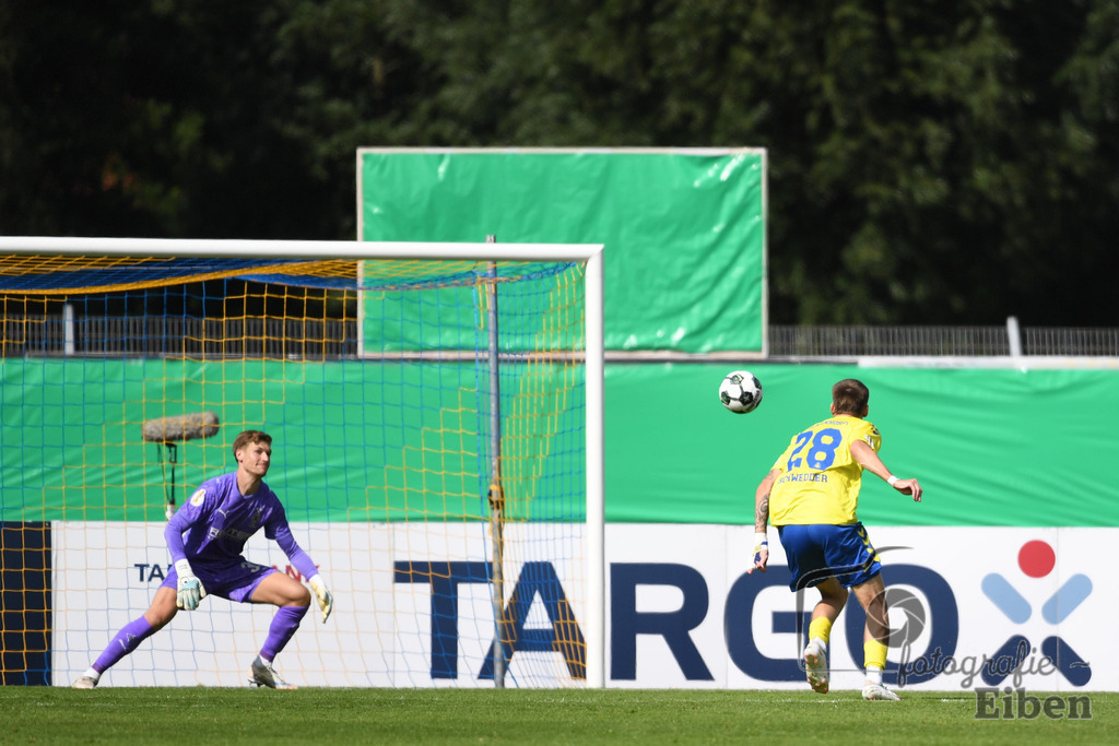 SV Atlas-Delmenhorst-Borussia Mönchengladbach | DFB-Pokal 1. Runde;SV Atlas Delmenhorst (gelb)-Borussia Mönchengladbach (schwarz) am 17.08.2025 in Oldenburg (Marschweg-Stadion), Photo: Philip Eiben 2025 - Realisiert mit Pictrs.com