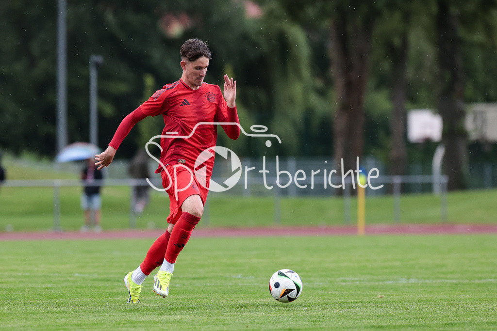 SSV Dillingen - FC Bayern Amateure | am BAll Gabriel MARUSIC (FCB #12) / Freisteller / Einzefoto