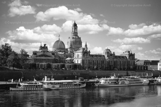 Skyline_Dresden Kopie | Fotografie Photography Dresden Photoshooting  Fotoshooting Fotografin Dresdencity Bilder  Foto Dresdenvideos Kalender Postkarten Bilderdownload Portrait Hochzeitsfotografie Familienfotos Bewerbungsbilder Studiofotografie Fotograf Dresdenbilder Business - Realisiert mit Pictrs.com
