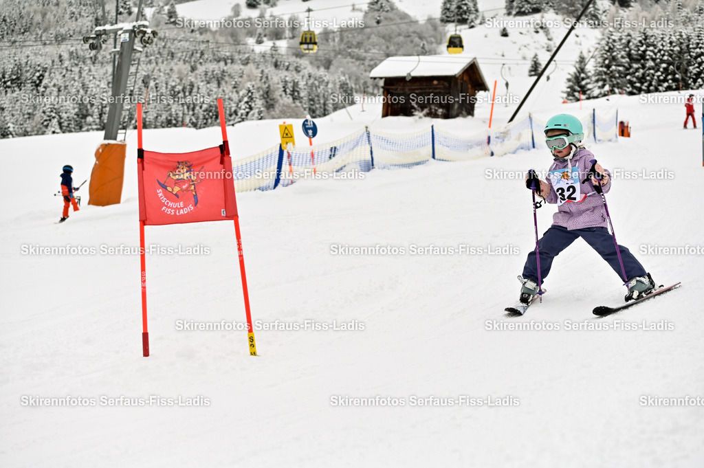 SRF_20.02.2026_0460 | Skirennfotos,Serfaus,Fiss,Ladis,Kinderskirennen,Winter,Tirol,Oberland,skirace,SFL,feelfree,weil wir's genießen,ski,Ski,skifahren,Sonnenplateau, - Realisiert mit Pictrs.com