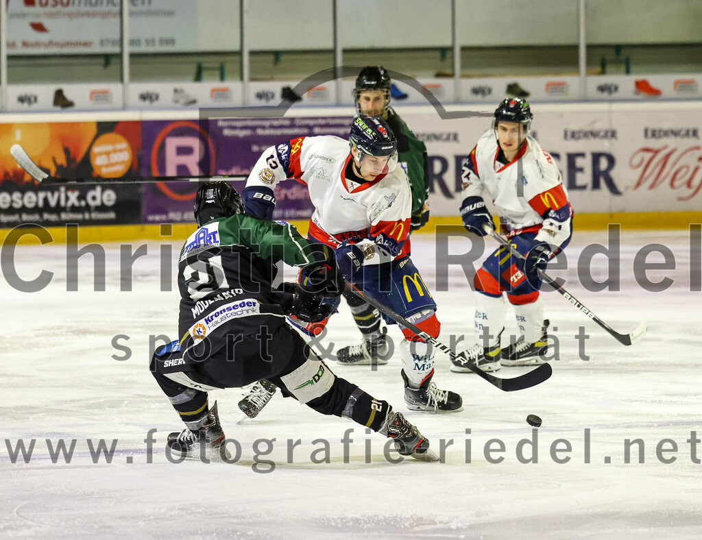 2023-02-19_009_TSV_Erding_gegen_VfE_Ulm-Neu-Ulm | Erding, Deutschland, 19.02.2023:
Eishockey, Bayernliga Meisterrunde Gruppe B 2022 / 2023, 5. Spieltag, TSV Erding gegen VfE Ulm/Neu-Ulm, Endergebnis: 

Erik Modlmayr (Erding Gladiators, #21), Jonathan Schalk (VfE Ulm/Neu-Ulm e. V., #13)

Foto: Christian Riedel / fotografie-riedel.net