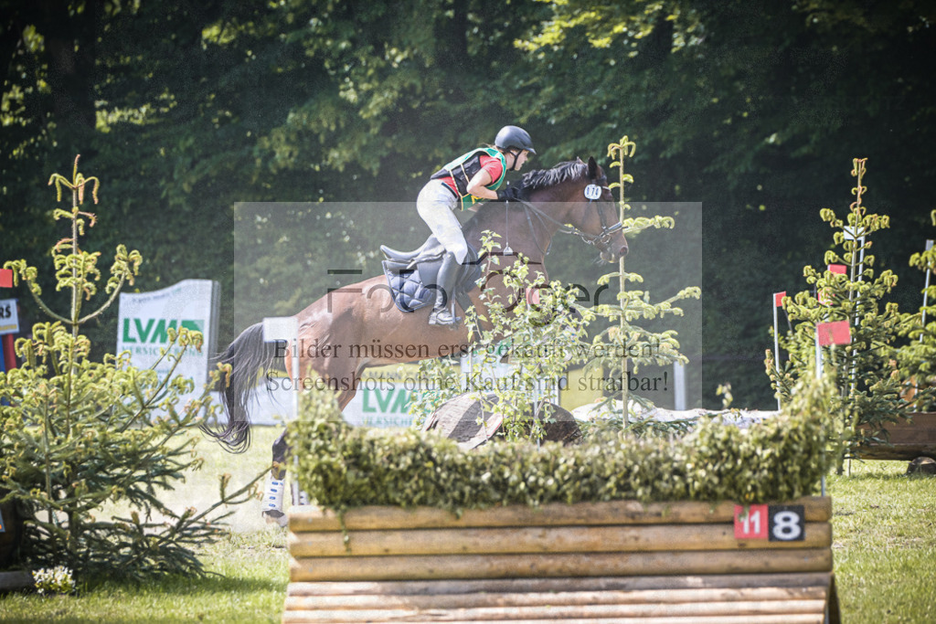 DOS_9072 | Entdecke hochwertige Reitturnierfotos von Foto Oger. Professionell, emotional und authentisch – jetzt Lieblingsmomente im Shop bestellen. - Realisiert mit Pictrs.com