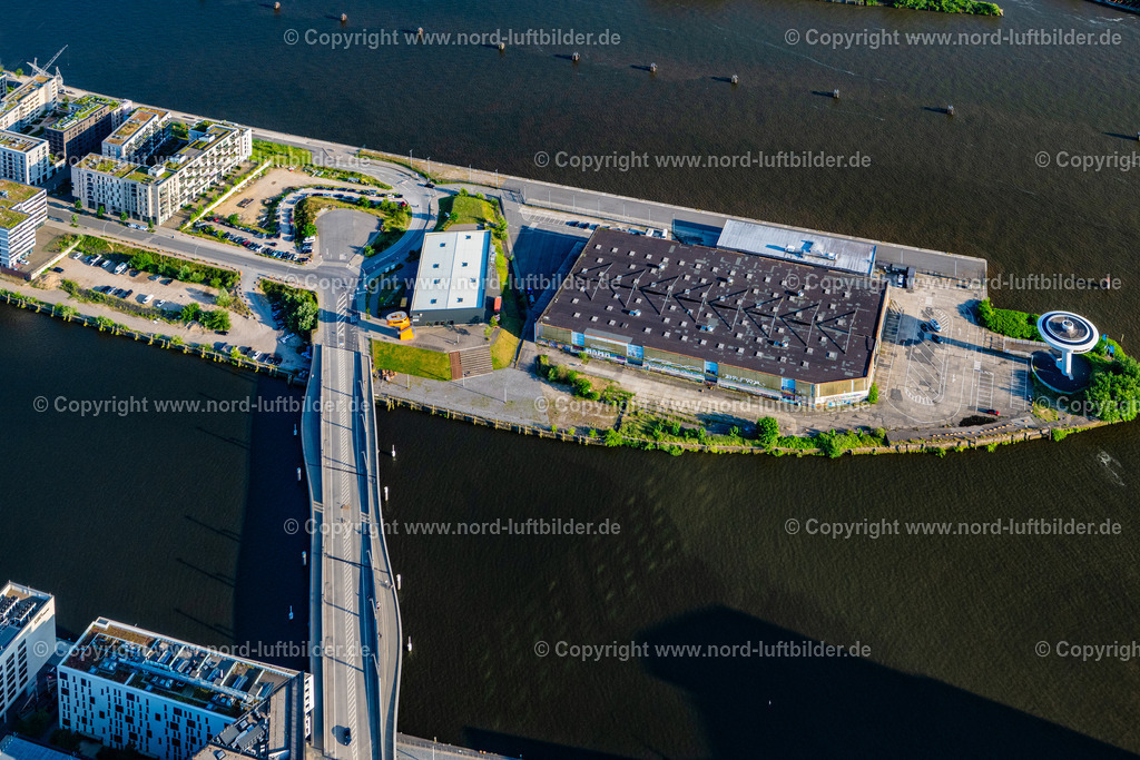 Hamburg_Baakenhafen_Oper_Hafencity_ELS_8120160625 | HAMBURG 16.06.2025 Baugrundstück für die neue Hamburger Oper und das Brückenbauwerk entlang " Baakenhafen Brücke " in Hamburg, Deutschland. Weiterführende Informationen bei: Bezirksamt Hamburg-Mitte, Fachamt Stadt- und Landschaftsplanung,  Kühne + Nagel (AG & Co.) KG,  Kühne Bauausführung. // Building plot for the new Hamburg Opera and the bridge structure along "Baakenhafen Bridge" in Hamburg, Germany. Further information at: Bezirksamt Hamburg-Mitte, Fachamt Stadt- und Landschaftsplanung,  Kuehne + Nagel (AG & Co.) KG,  Kuehne Bauausfuehrung. Foto: Martin Elsen