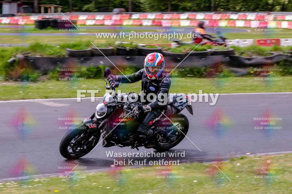 MotoTeamVBK-20943 | Hier findet Ihr Bilder von Touristenfahrten auf der Nürburgring Nordschleife oder von anderen Veranstaltungen die ich besucht habe. Viel Spass beim Durch Schauen 