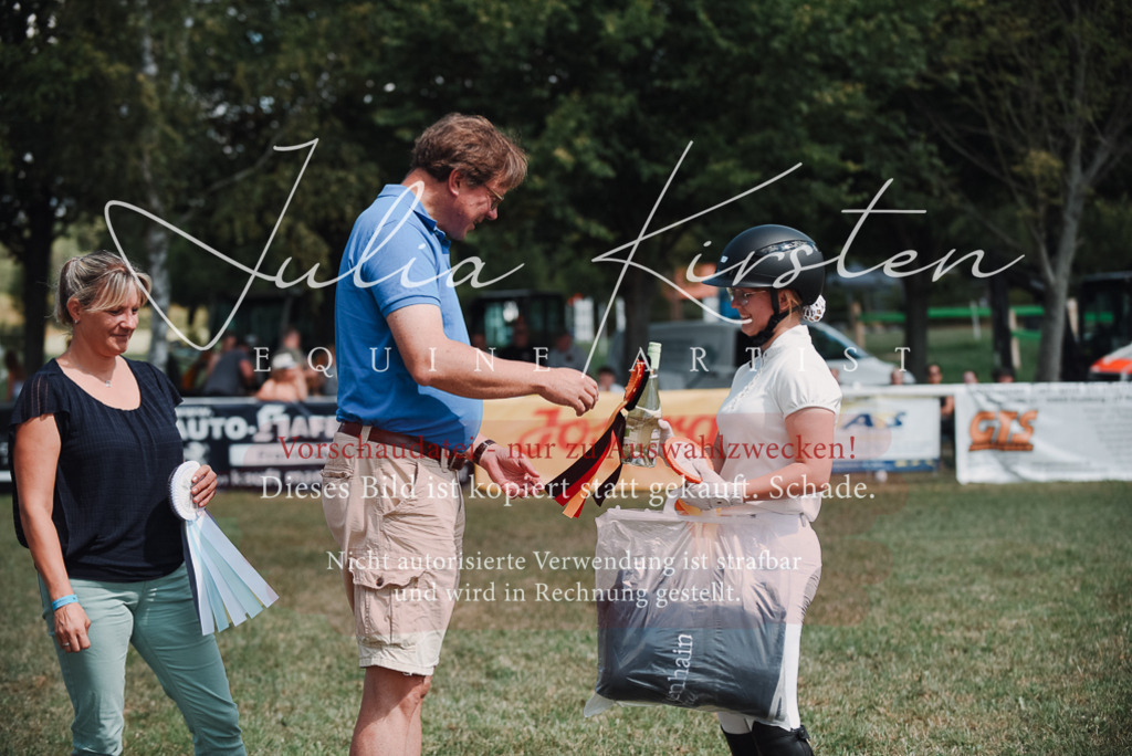 DSC_5883 | Pferde- und Turnierfotografie in Westsachsen. Pferdeportraits, Auftragszeichnungen und intuitive Kunst.