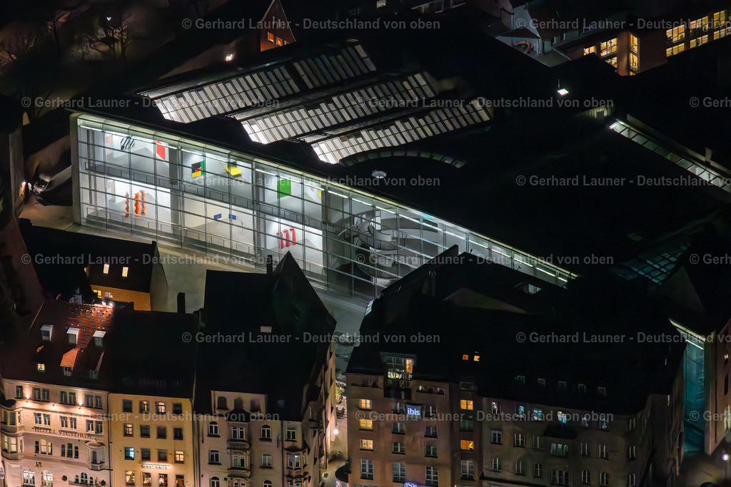 3901537 | Nürnberg 21.08.2021 Museum- und Ausstellungs- Gebäude- Ensemble "Neues Museum - Staatliches Museum für Kunst und Design Nürnberg" am Klarissenplatz - Luitpoldstraße im Ortsteil Altstadt - Sankt Lorenz in Nürnberg im Bundesland Bayern, Deutschland.