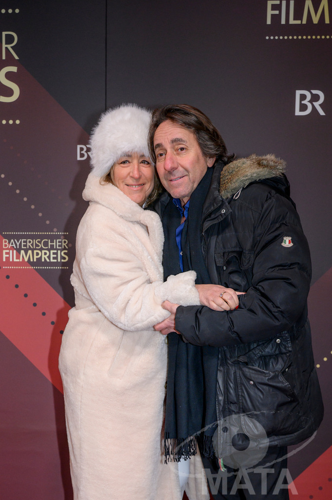 _DWI5417 | Dieter Landuris mit Ehefrau Natascha Landuris bei der Verleihung des 47. Bayerischen Filmpreises 2026  im Prinzregententheater. München, Deutschland. Der Bayerische Filmpreis wird seit 1979 von der Bayerischen Staatsregierung verliehen, um die Bedeutung des Kinofilms als Kulturgut herauszustellen - Realisiert mit Pictrs.com