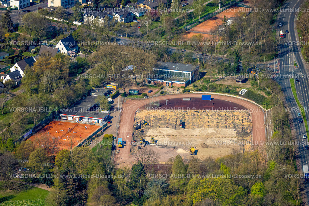 Duisburg250402009 | Luftbild, Baustelle mit Sanierung und Neubau Stadion Friesenplatz des Homberger Turnverein von 1878 e.V., Tennisplätze Homberger Tennisclub Grün Weiß e.V., Alt-Homberg, Duisburg, Ruhrgebiet, Nordrhein-Westfalen, Deutschland