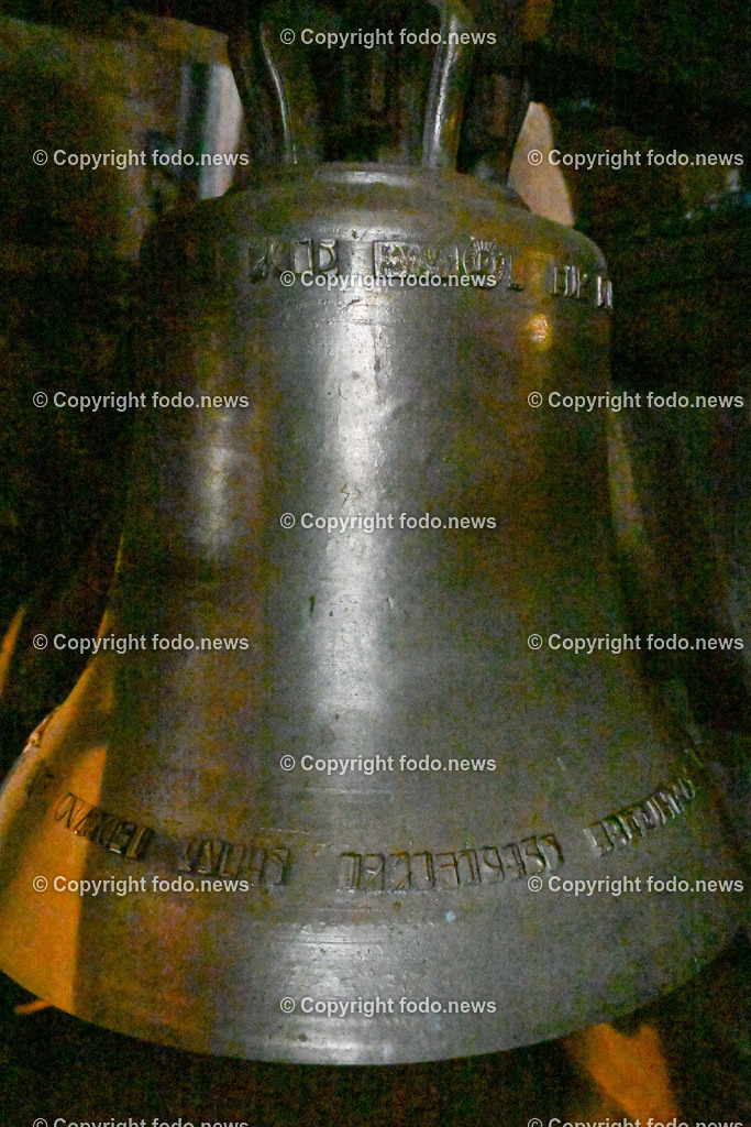 Mauthausen_ Schloss Pragstein_ 25.07.2023-18 | 25.07.2023, Mauthausen, AUT, Schloss Pragstein, im Bild moderne Glocke