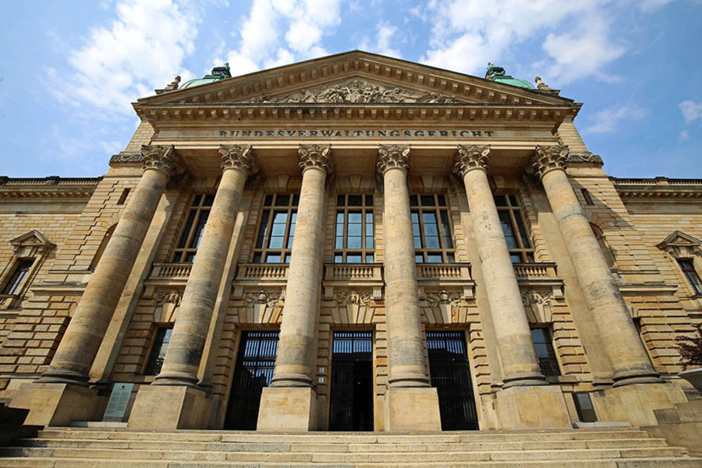 Bildlexikon Leipzig - Bundesverwaltungsgericht - Haupteingang | Das Team hinter BILDLEXIKON LEIPZIG bündelt historische wie aktuelle Informationen über die Stadt Leipzig in Text und Bild auf einer Plattform und stellt diese der interessierten Öffentlichkeit zur Verfügung.