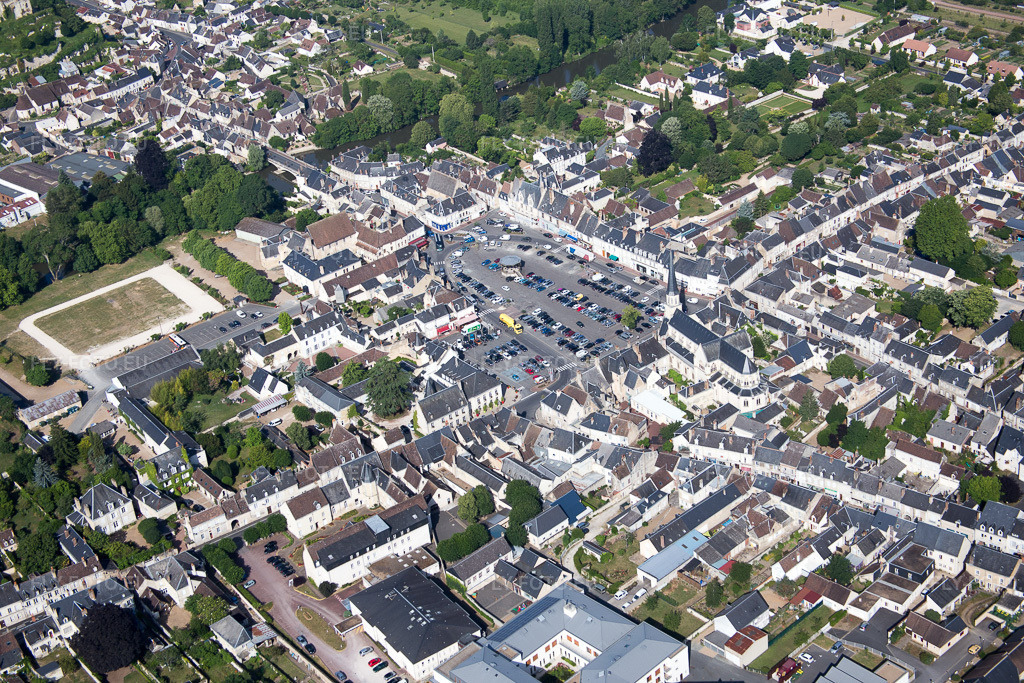 Vue aérienne: Vue de la ville à Montoire-sur-le-Loir dans le département Loir et Cher, France. Photo: IMG_081144.jpg prise le 19/06/2015 par Werner Riehm/FLY-FOTO.euRésolution de l'original: 5472 x 3648 px