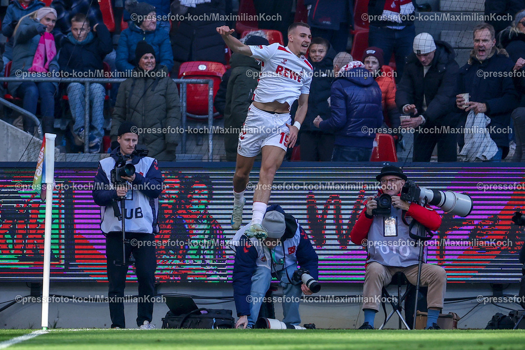 1FC30112401052 | 30.11.2024, Fußball, 1. FC Köln - Hannover 96, 2. Fußball Bundesliga, RheinEnergieSTADION, Saison 2024 2025: Torjubel 1:1 durch Tim Lemperle (1.FC Köln #19)DFB regulations prohibit any use of photographs as image sequences and or quasi-video.
