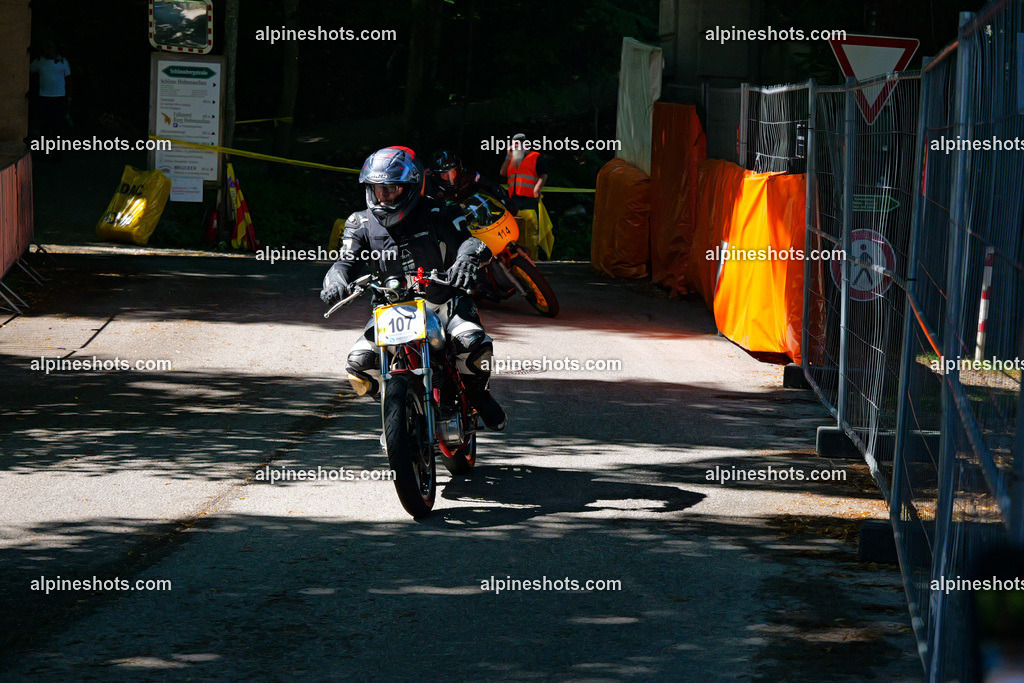 P1026360 | Erleben Sie atemberaubende, hochqualitative Fotos Ihrer Fahrt entlang der malerischen Alpenstraßen. Besuchen Sie alpineshots.com, um professionelle Aufnahmen Ihrer unvergesslichen Reise zu finden und zu kaufen - Realisiert mit Pictrs.com
