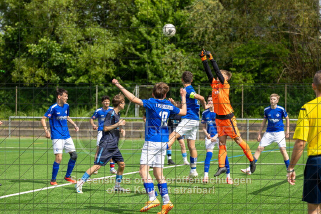 20250503_151847_0363 | #, 1.FC Eislingen (hellblau) vs. SGM TSG Zell-Hattenhofen-Holzmaden (dunkelblau), Jugend-Fussball, C-Junioren Landesstaffel Mitte, 18. Spieltag, Saison 20242025, Kunstrasenplatz, Haldenstraße 45, 73054 Eislingen, 03.05.2025 - 1500 Uhr,Foto: PhotoPeet-Sportfotografie/Peter Harich