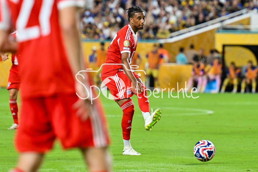 FC Bayern München - Boca Juniors | am Ball Michael OLISE (FC Bayern Muenchen 17) / Einzelfoto / Freisteller / FIFA Club World Cup: FC Bayern Muenchen - Boca Juniors, Hard Rock Stadium am 20.06.2025 / NOT FOR SALE IN USA