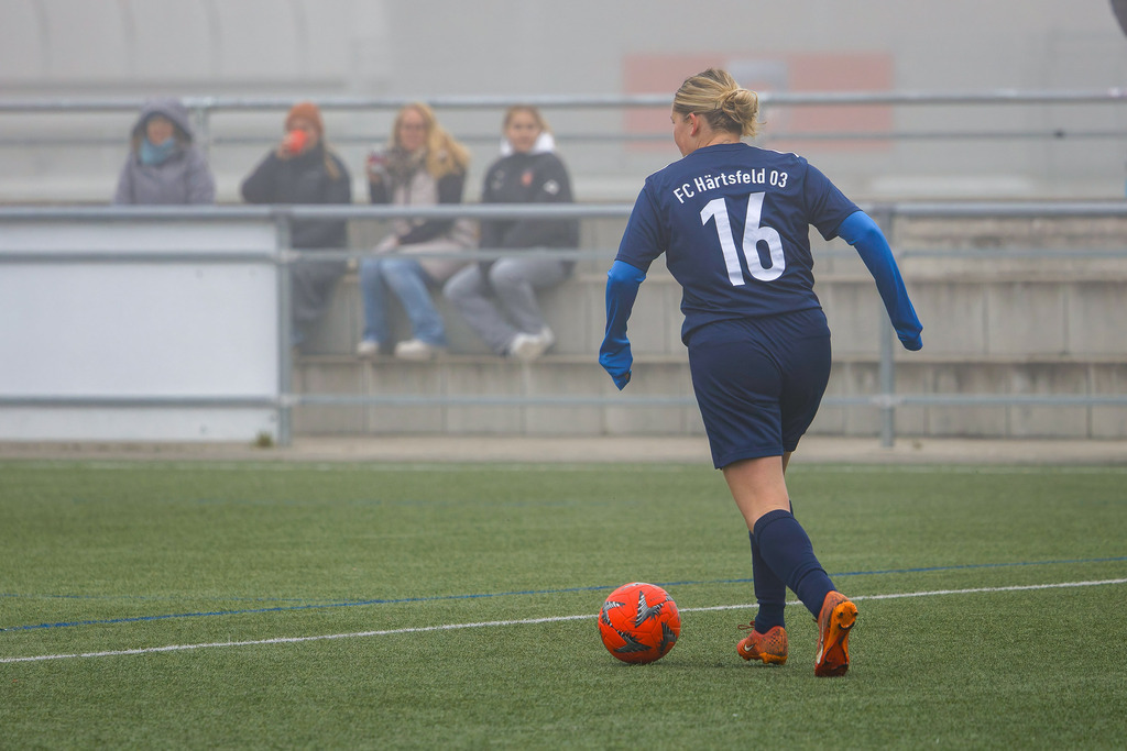 FCH-HÄR_251019_5663 | Fotopresso – Sportfotografie in Heidenheim & Umgebung. Professionelle Sportfotografie für unvergessliche Momente. Dynamische Action-Shots, emotionale Szenen & hochwertige Bilder. - Realisiert mit Pictrs.com