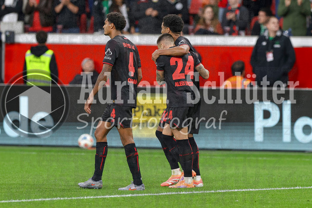 Bayer 04 Leverkusen vs Borussia Mönchengladbach - Bundesliga  | Leverkusen, Deutschland, 21.09.25:   Malik Leon Tillmann (Bayer 04 Leverkusen) Torjubel, jubelt nach seinem Treffer zum 1:0 mit Aleix Garcia (Bayer 04 Leverkusen) waehrend des Spiels der Bundesliga zwischen  Bayer 04 Leverkusen vs Borussia Mönchengladbach in der BayArena(Foto von Brauer-Fotoagentur / Adrian Schlueter)