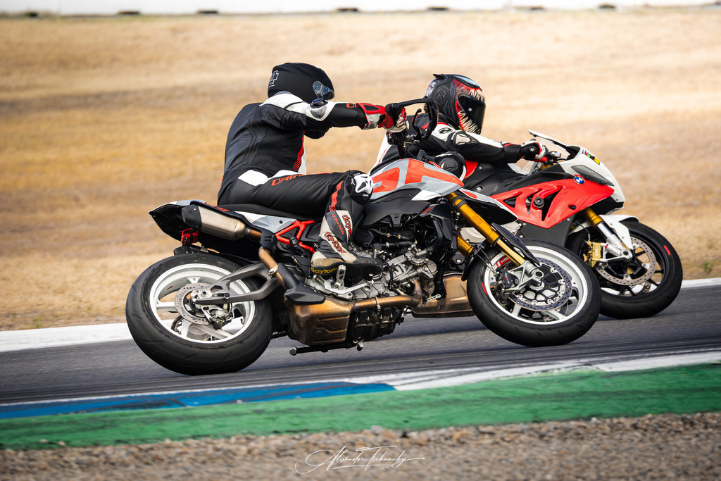 Ducati Trackday Hockenheimring 2026 | Entdecken Sie die faszinierende Welt von Alexander Tschuncky Arts: Kreative Fotografie, atemberaubende Automobilkunst und hochwertiger Bilderdruck. Lassen Sie sich inspirieren! - Realisiert mit Pictrs.com