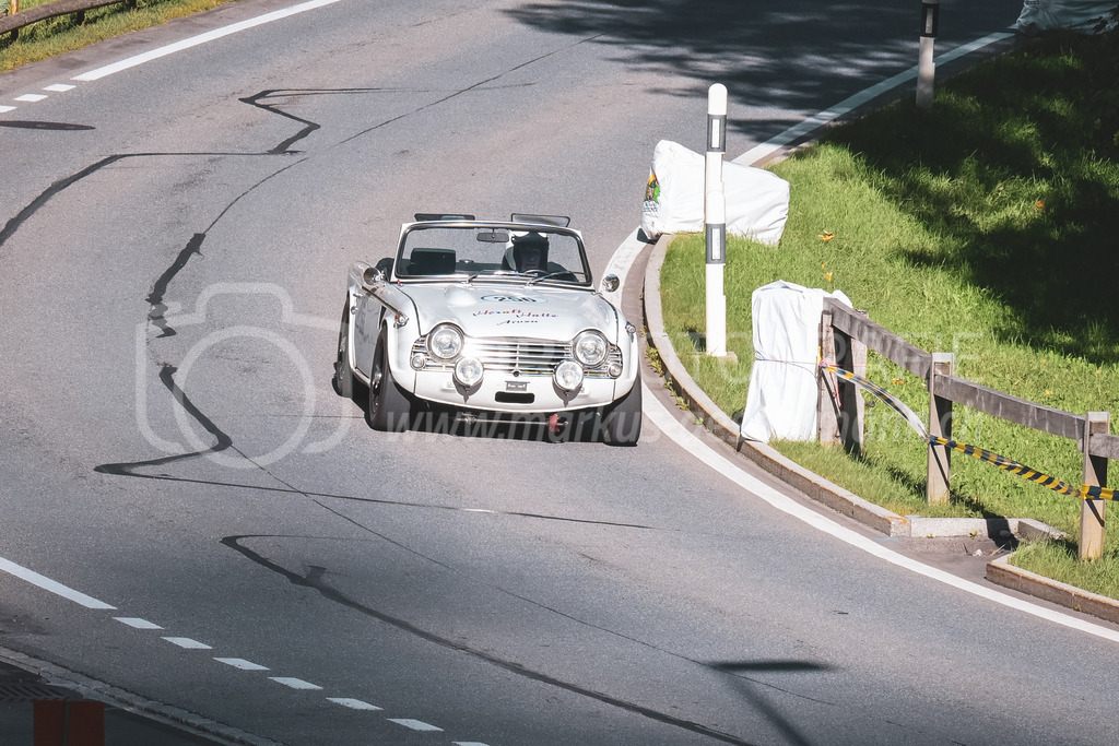 21. Arosa ClassicCar 2025 - 6. =September= 2025 | Hitsch Leu aus Arosa (SUI) in einem Triumph TR 5 aus dem Jahre 1968 mit Startnummer 256 am Arosa ClassicCar 2025 in der Kategorie Classic Trophy..@arosaclassiccar, @arosa.official, #arosaclassiccar, #arosa, #76curves, #classiccarBild: Sportfotografie Markus Aeschimann | www.markus-aeschimann.ch - Realisiert mit Pictrs.com