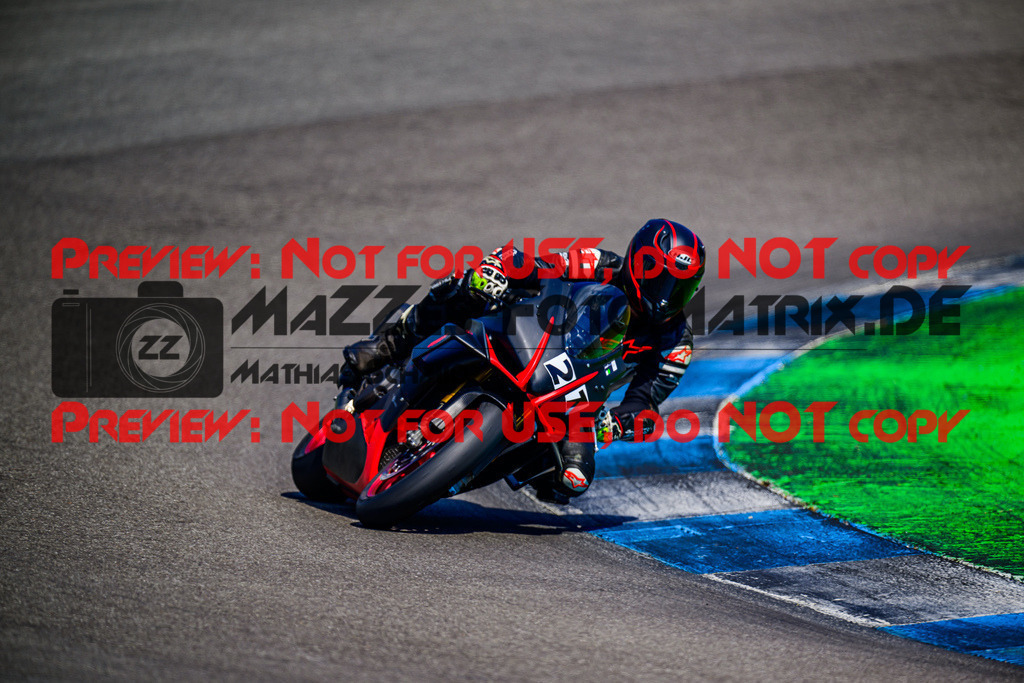 MaZZes_FotoMatrix_240520_6007705_5549 | WEISS