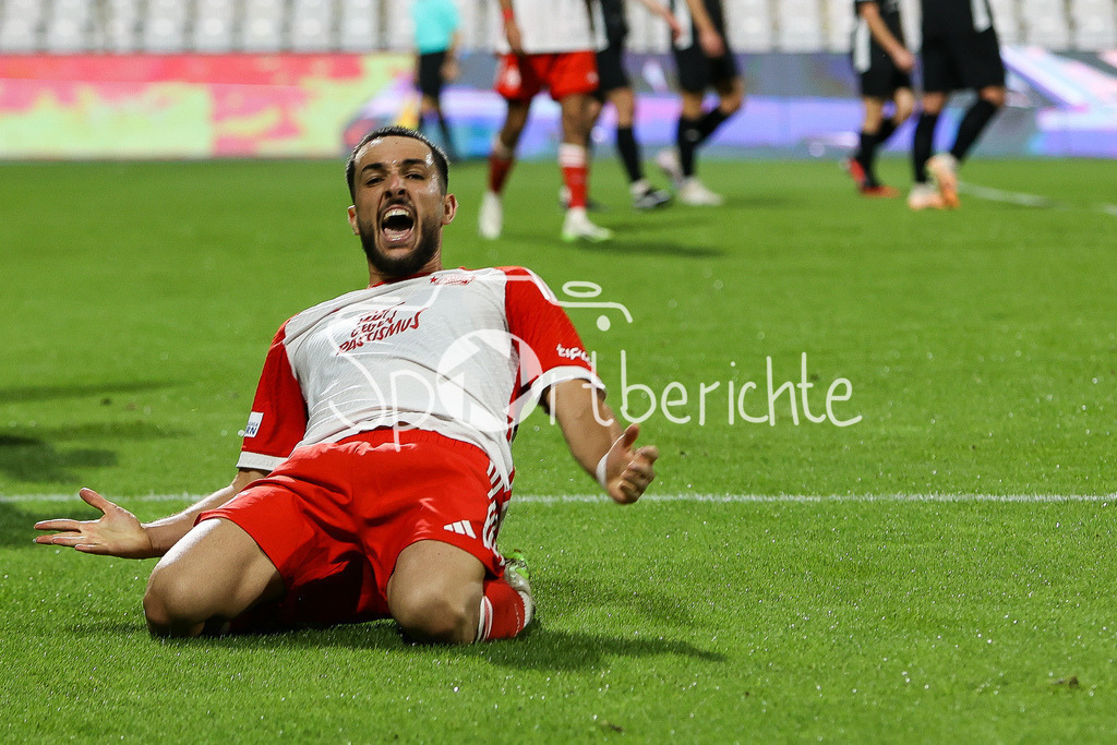 FC Bayern Amateure - FC Memmingen | Grenzenloser Jubel nach dem Treffer zum 4-2 druch Dion BERISHA (FCB #11) / Freude / Tor / Torschuetze