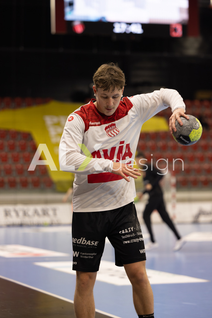 Handballen I Herren I Saison 2025-2026 I Quickline Handball League 2026 | Men I 18. Spieltag I Pfade Winterthur - Kadetten Schaffhausen I 20.12.2025 | Hochwertige Sportfotos kaufen & lizenzieren für Medien, Vereine, Agenturen & Sportler:innen. Entdecke professionelle Sportfotografie im Bildshop von Alexander Franzen. - Realisiert mit Pictrs.com