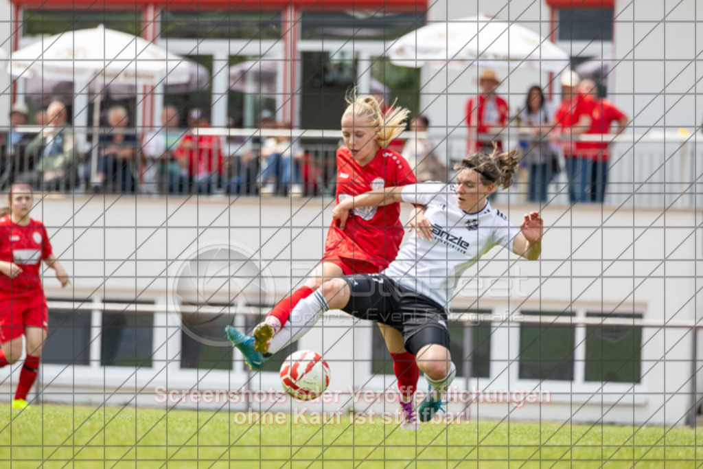 20250518_133520_0088 | Joana Bauer (1.FC Donzdorf #11)#,1.FC Donzdorf (rot) vs. FV Bellenberg (weiß), Fussball, Frauen-Verbandsliga Württemberg, 20. Spieltag, Saison 20242025, Rasenplatz Lautertal Stadion, Süßener Straße 16, 73072 Donzdorf, 18.05.2025 - 1300 Uhr,Foto: PhotoPeet-Sportfotografie/Peter Harich