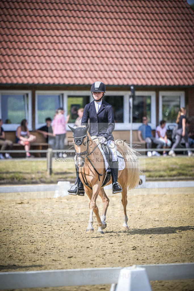 DOS_7887 | Entdecke hochwertige Reitturnierfotos von Foto Oger. Professionell, emotional und authentisch – jetzt Lieblingsmomente im Shop bestellen.Deutschlandweite Turnierfotografie. - Realisiert mit Pictrs.com