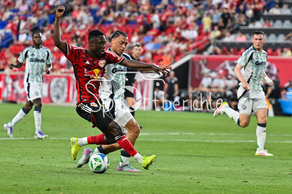 New York Red Bulls - New England Revolution | im Duell Ronald DONKOR (New York 48) und Peyton MILLER (New England 25) / Zweikampf / Major League Soccer: New York Red Bulls - New England Revolution, Red Bull Arena am 16.07.2025