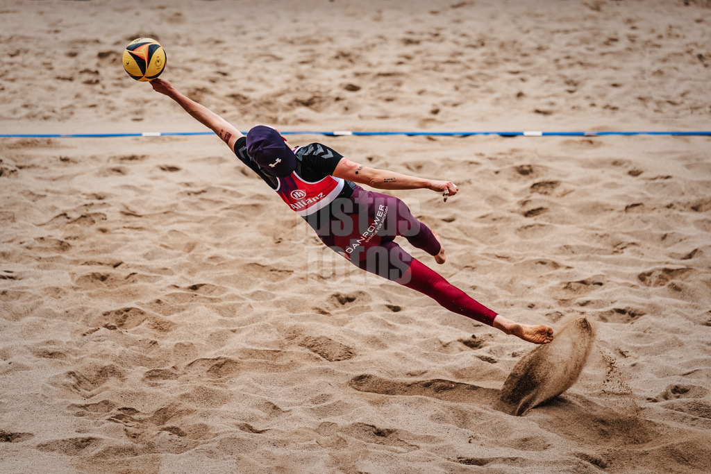 Beachvolleyball | Frauen | Allianz German Beach Tour 2026 | Tourstop Düsseldorf | 17.05.2026 | Melanie Gernert springt zum Ball