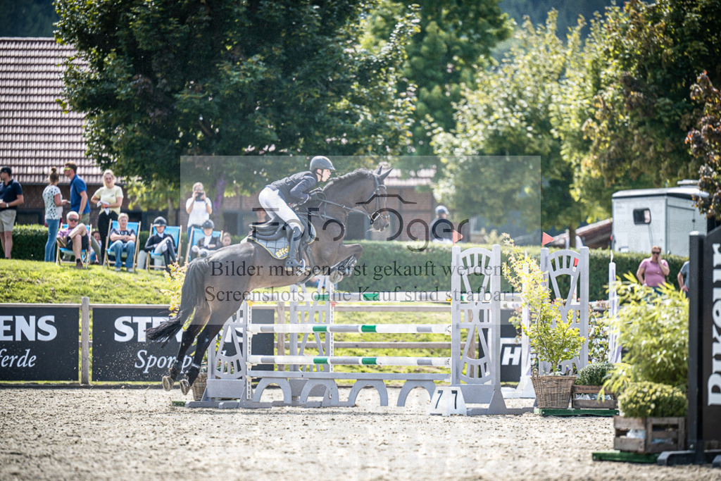 DOS_8124 | Entdecke hochwertige Reitturnierfotos von Foto Oger. Professionell, emotional und authentisch – jetzt Lieblingsmomente im Shop bestellen.Deutschlandweite Turnierfotografie. - Realisiert mit Pictrs.com