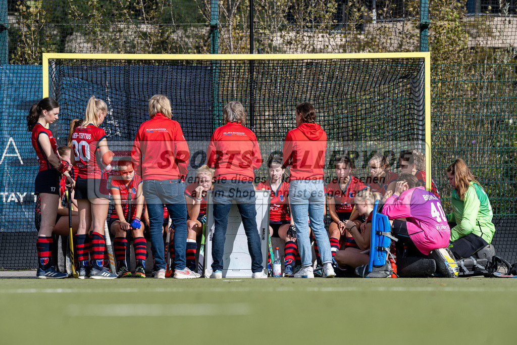 SFE_20231021_0143 | Deutsche Meisterschaft Weibliche U16 Halbfinale Uhlenhorst Mülheim - Berliner HC am 21.10.2023 in Köln (Düsseldorfer Hockeyclub 1905 e.V.), Photo: Stephan Fehrmann 2023 (Sports-Gallery)