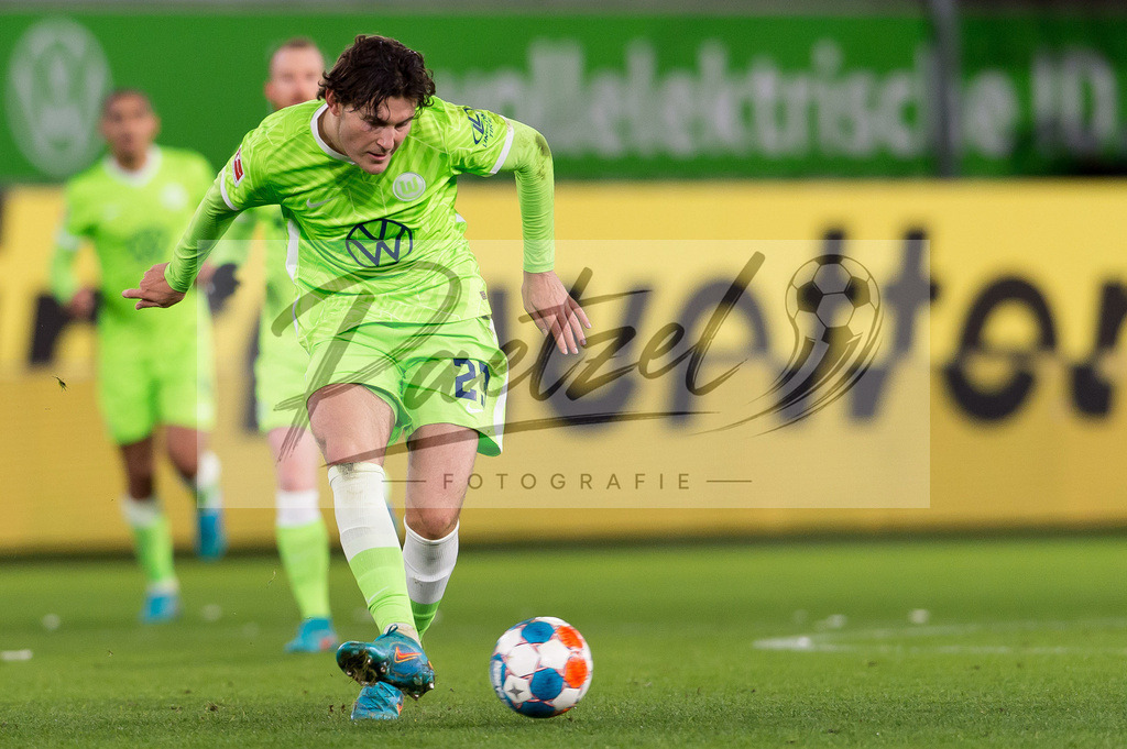 WOBFUE20220206_027 | Fussball, Herren: Jonas Wind (VfL Wolfsburg) in Aktion, am Ball, Einzelaktion bei dem Spiel der 1. Bundesliga zwischen VfL Wolfsburg und SpVgg Greuther Fuerth in der Volkswagen Arena am 06.02.2022 in Wolfsburg, Deutschland.DFB / DFL REGULATIONS PROHIBIT ANY USE OF PHOTOGRAPHS AS IMAGE SEQUENCES AND/OR QUASI-VIDEO. - Realisiert mit Pictrs.com