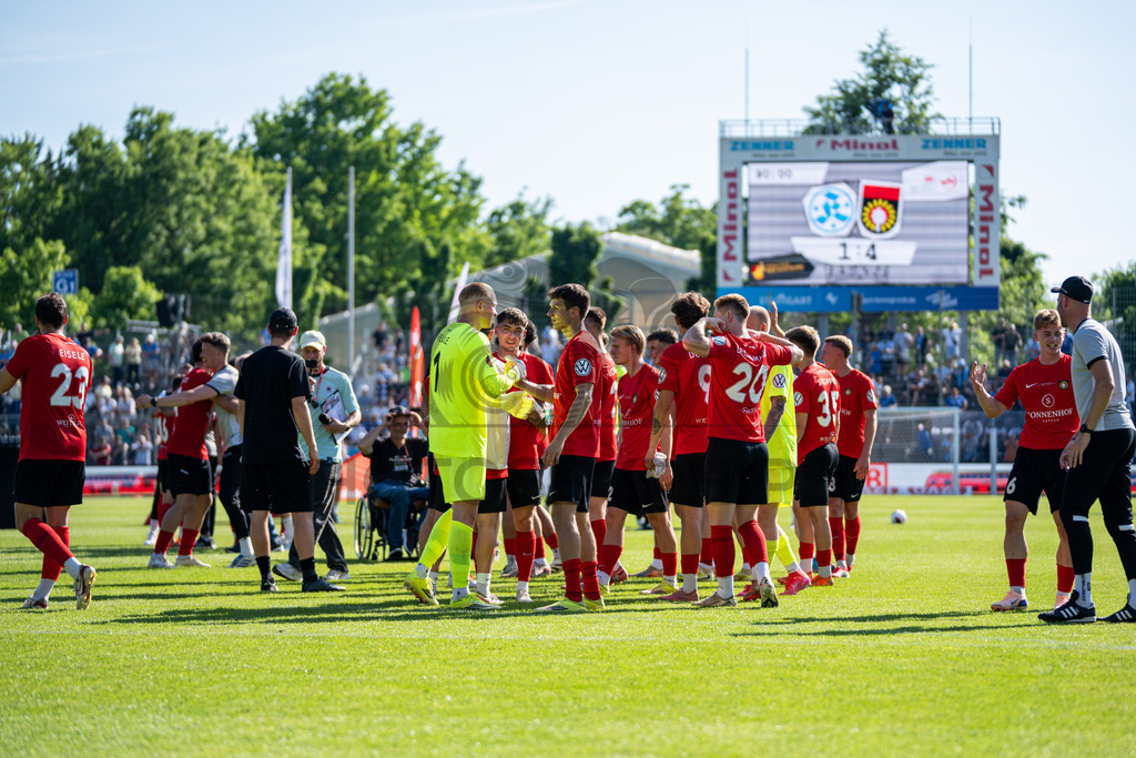 Stuttgarter Kickers vs. SG Sonnenhof Großaspach, Fussball, WFV-Pokal, Finale, 23.05.2026 | Team jubelt nach Abpfiff mit Fans, Zuschauern und Verantwortlichen,Stuttgarter Kickers vs. SG Sonnenhof Großaspach, Fussball, WFV-Pokal, Finale, 23.05.2026