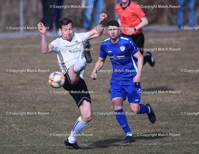 Bezirksliga | Fussball 2021/2022    13.03.2022BezirksligaSG Altheim/Gruenmettstetten - SV BaiersbronnKai Kneissler (SG Altheim/Gruenmettstetten, li) gegen Lukas Gaiser (SV Baiersbronn, re)FOTO: ULMER PressebildagenturxxNOxMODELxRELEASExx