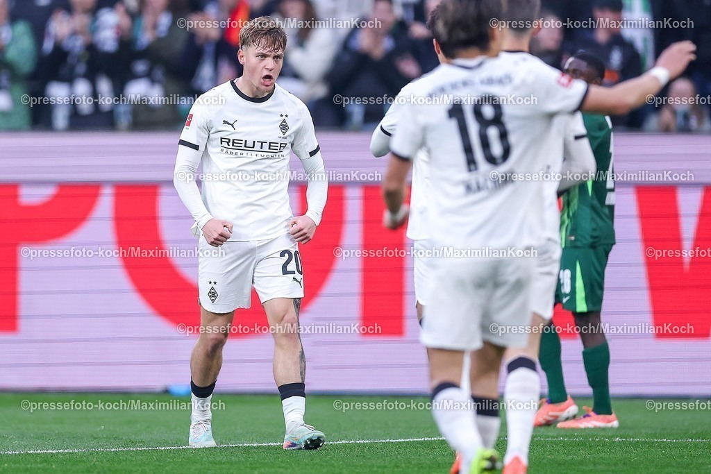 BMG13122502038 | 13.12.2025, Fußball, Borussia Mönchengladbach - VfL Wolfsburg, 1. Fußball Bundesliga, 14.Spieltag, Borussia-Park, Saison 2025 2026: Luca Netz&nbsp;(Borussia Mönchengladbach #20) reagiert nach dem 1:1  DFB regulations prohibit any use of photographs as image sequences and or quasi-video.