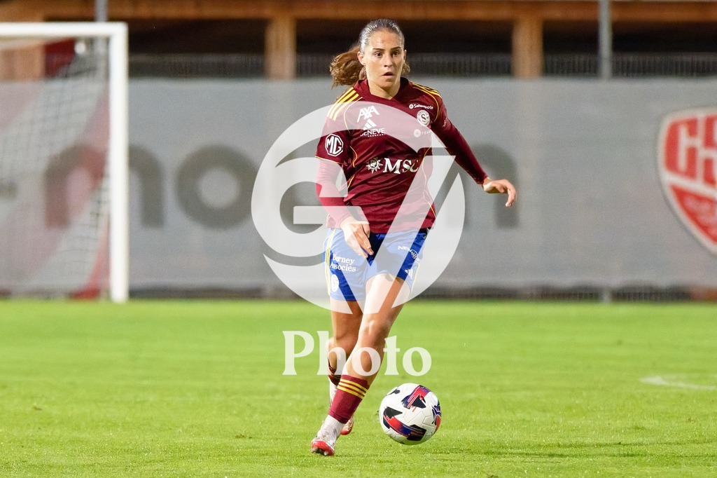 DZ8_7170_c | Switzerland: AXA Womens Super League 2025/26, Servette FC Chenois Feminin vs FC Aarau Frauen - Stade des Trois-Chene, Chene-Bourge: Amina Muratovic (23 Servette FC Chenois Feminin) controls the ball (action) 