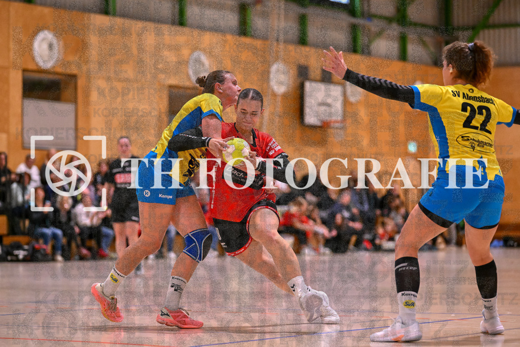 GER, SG Maulburg/Steinen - SV Allensbach 2, Frauen-Handball, Oberliga Suedbaden, 1. Spieltag, Saison 2024/2025, 28.09.2024 | Elisa Singler (SV Allensbach 2, #23), Elisa Geiss (SG Maulburg/Steinen, #19)GER, SG Maulburg/Steinen - SV Allensbach 2, Frauen-Handball, Oberliga Suedbaden, 1. Spieltag, Saison 2024/2025, 28.09.2024Foto: TH Fotografie/Thomas Hess