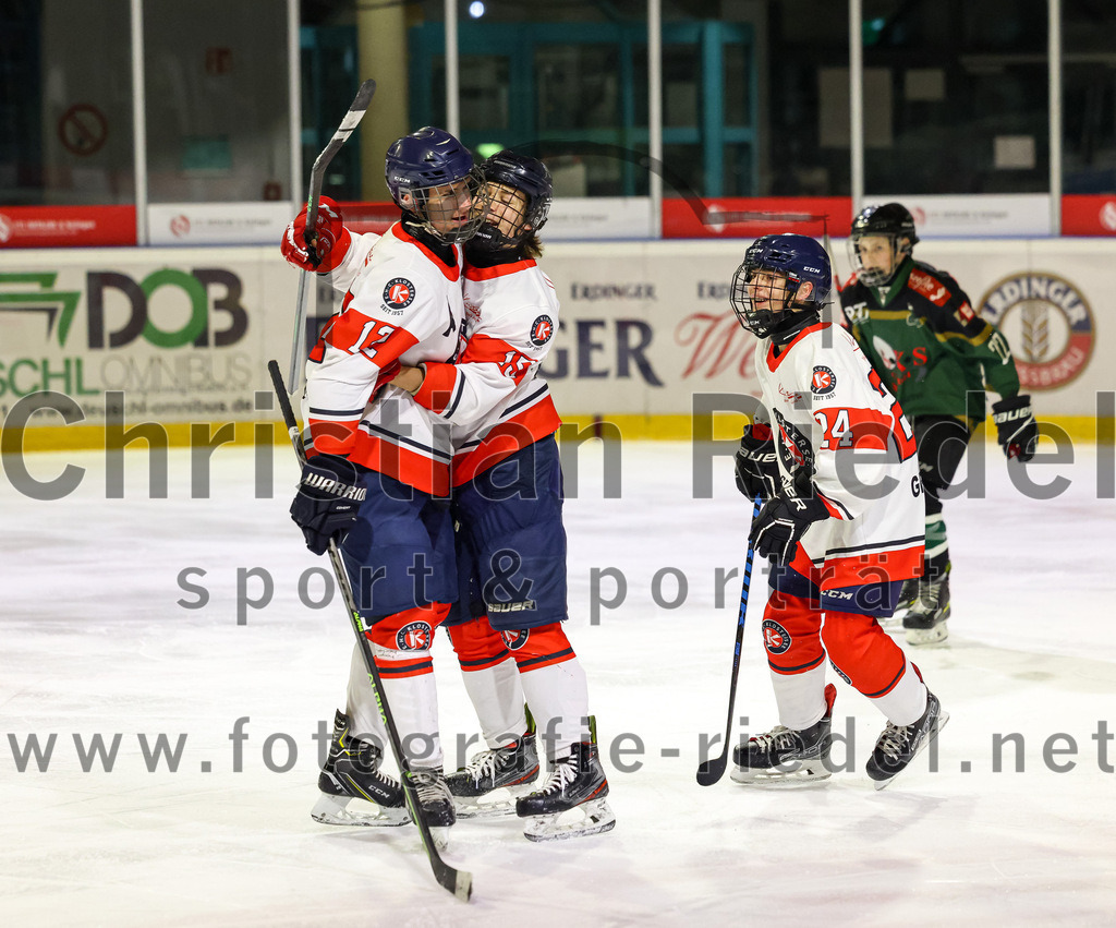 2022-12-04_064_TSV_Erding_gegen_EHC_Klostersee | Erding, Deutschland, 04.12.2022:
Eishockey, Bayernliga U17 2022 / 2023, 11. Spieltag, TSV Erding gegen EHC Klostersee, Endergebnis: 3:5

Gabriel Dobis (EHC Klostersee, #12), Jan Markmann (EHC Klostersee, #24)

Foto: Christian Riedel / fotografie-riedel.net