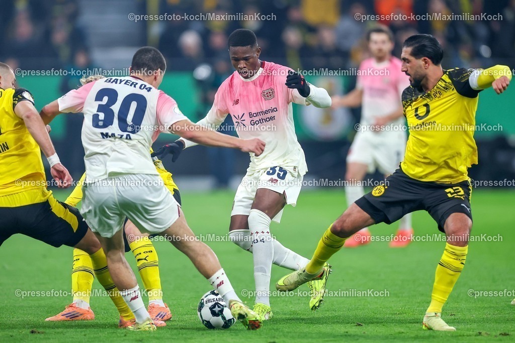 BVB02122501038 | 02.12.2025, Fußball, DFB-Pokal, Borussia Dortmund - Bayer 04 Leverkusen, Achtelfinale, Signal Iduna Park, Saison 2025 2026: Torschuss Tor zum 1:0  durch Torschütze Ibrahim Maza (Bayer04 #30)  zusammen mit Christian Kofane (Bayer04 #35) DFB regulations prohibit any use of photographs as image sequences and or quasi-video.