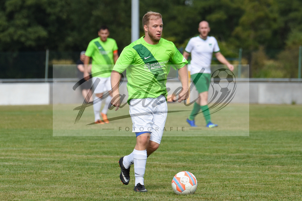 20180812_OHRBEL_0006 | Fußball, Herren:   beim Spiel der 1. Kreisklasse zwischen SV Ohrbeck vs. SVC Belm-Powe II am 12.08.2018 an der Hüggelkampfbahn in Ohrbeck-Hasbergen, Deutschland.(Foto von Nico Paetzel) - Realisiert mit Pictrs.com