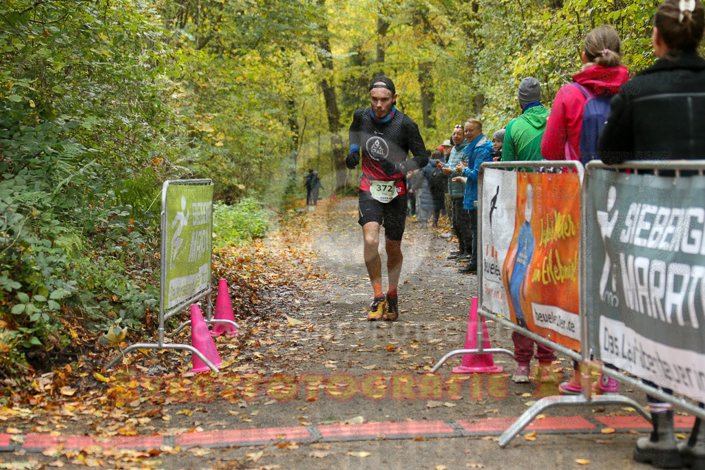 251026_1218_EX1_0072 | Sportfotografie im Rhein-Sieg Kreis, Köln, Bonn, NRW, Rheinland Pfalz, Hessen, etc. Unser Tätigkeitsfeld umfasst den Laufsport vom Volkslauf über den Marathon, Duathlon, Triathon bis zum Ultralauf wie Kölnpfad Ultra oder Schindertrail.