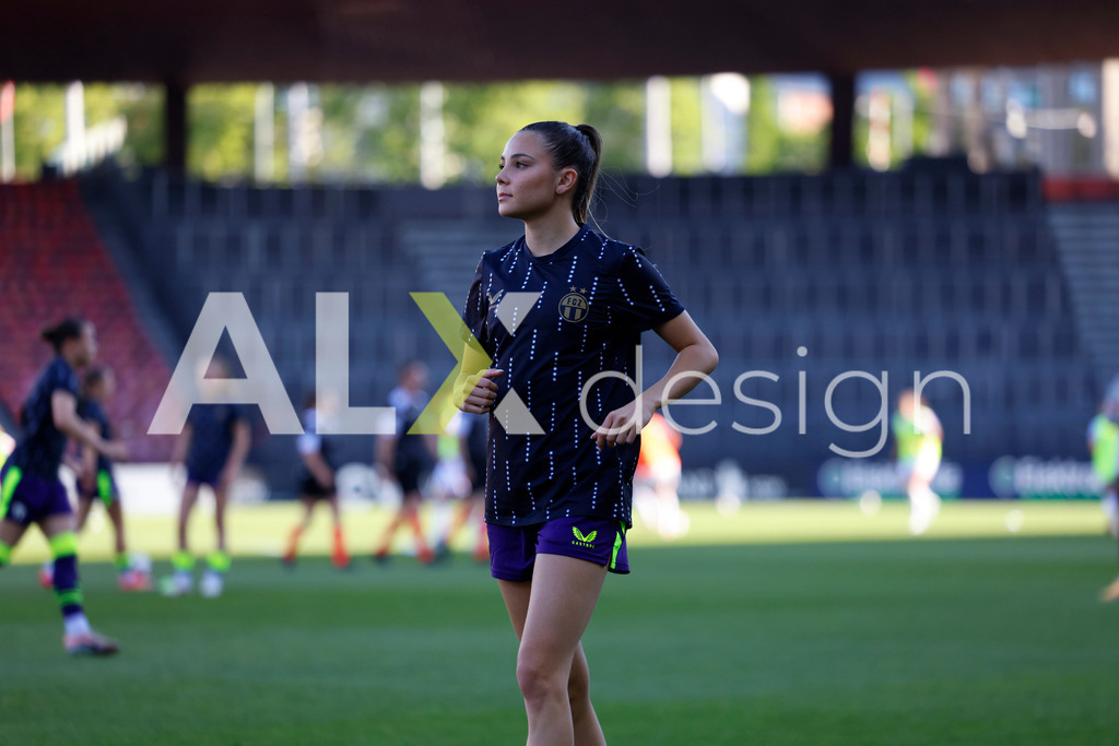 GC Zürich vs FC Zürich - AXA Women’s Super League Playoffs - Stadion Letzigrund | BORBÁLA VINCZE of FC Zürich before the AXA Women’s Super League Playoffs quarter-final second leg between GC Zürich and FC Zürich at Stadion Letzigrund, Zurich, Switzerland. - Realisiert mit Pictrs.com