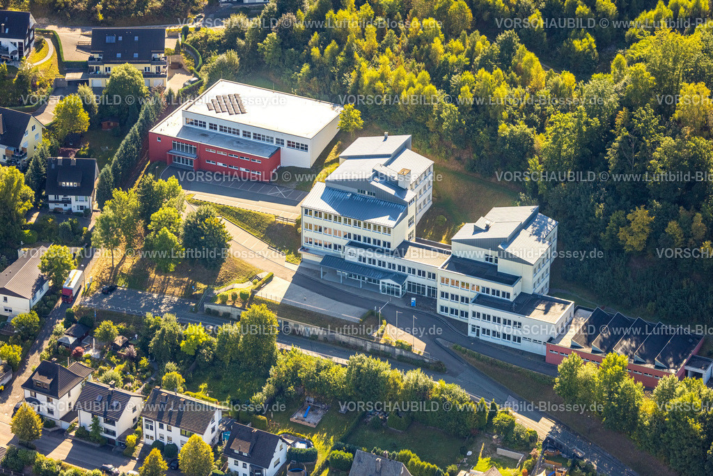 Kirchhundem250811540 | Luftbild, Berufskolleg Schule, Altenhundem, Lennestadt, Sauerland, Nordrhein-Westfalen, Deutschland