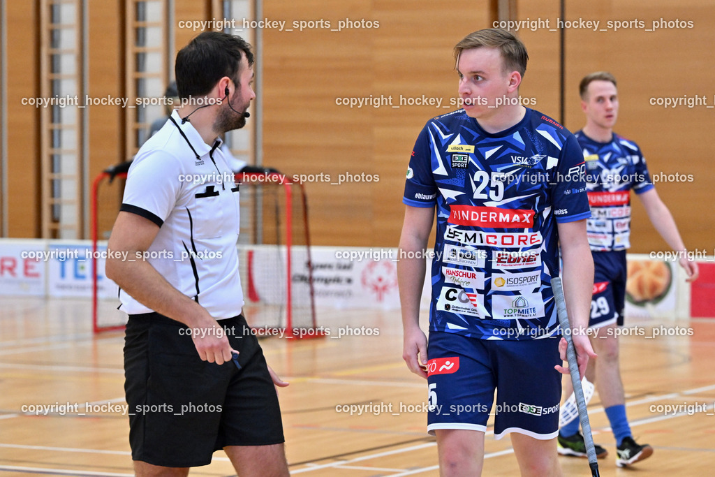 VSV Unihockey vs. Wiener Floorball Verein | Jaka Kump Referee, #25 Jan Blazic VSV Unihockey, VSV Unihockey vs. Wiener Floorball Verein, VSV Unihockey vs. Wiener Floorball Verein am 18.05.2025 in Villach (Ballspielhalle St. Martin), Austria, (Photo by Bernd Stefan)